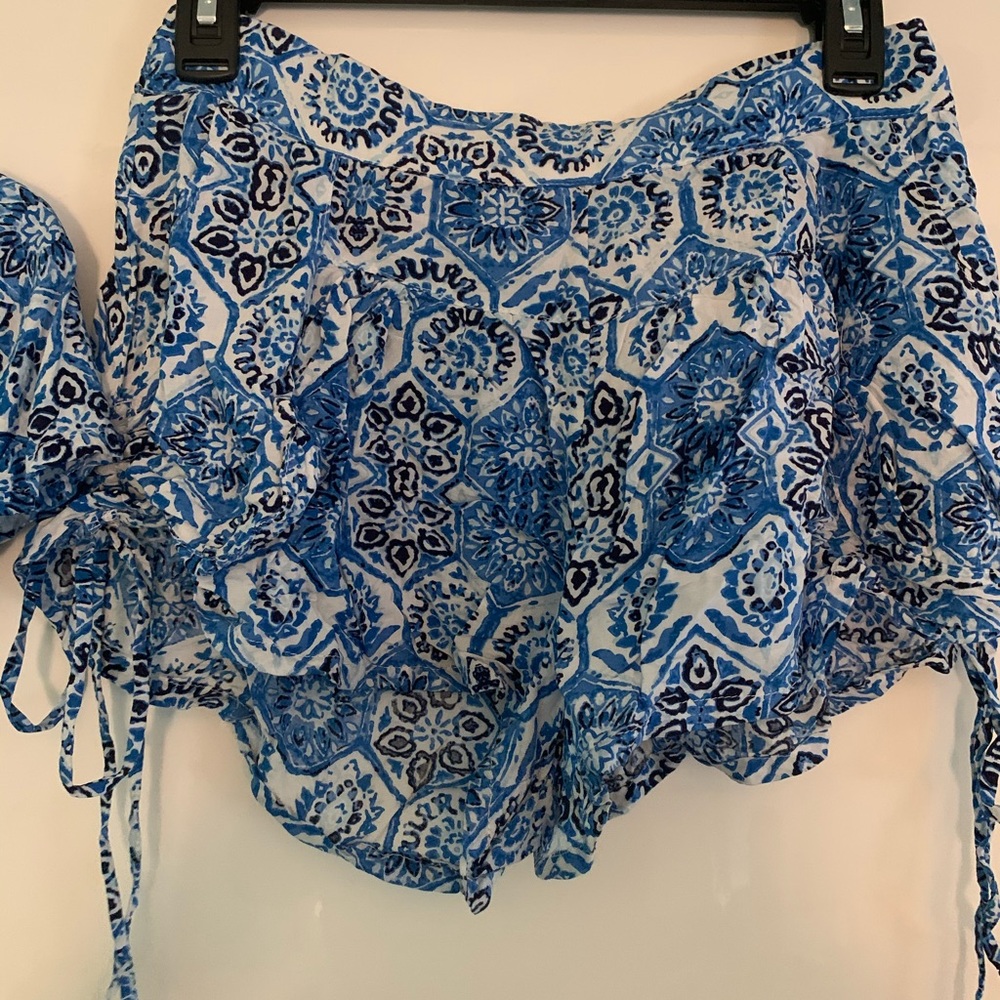 Two piece set - Picture 3 of 7